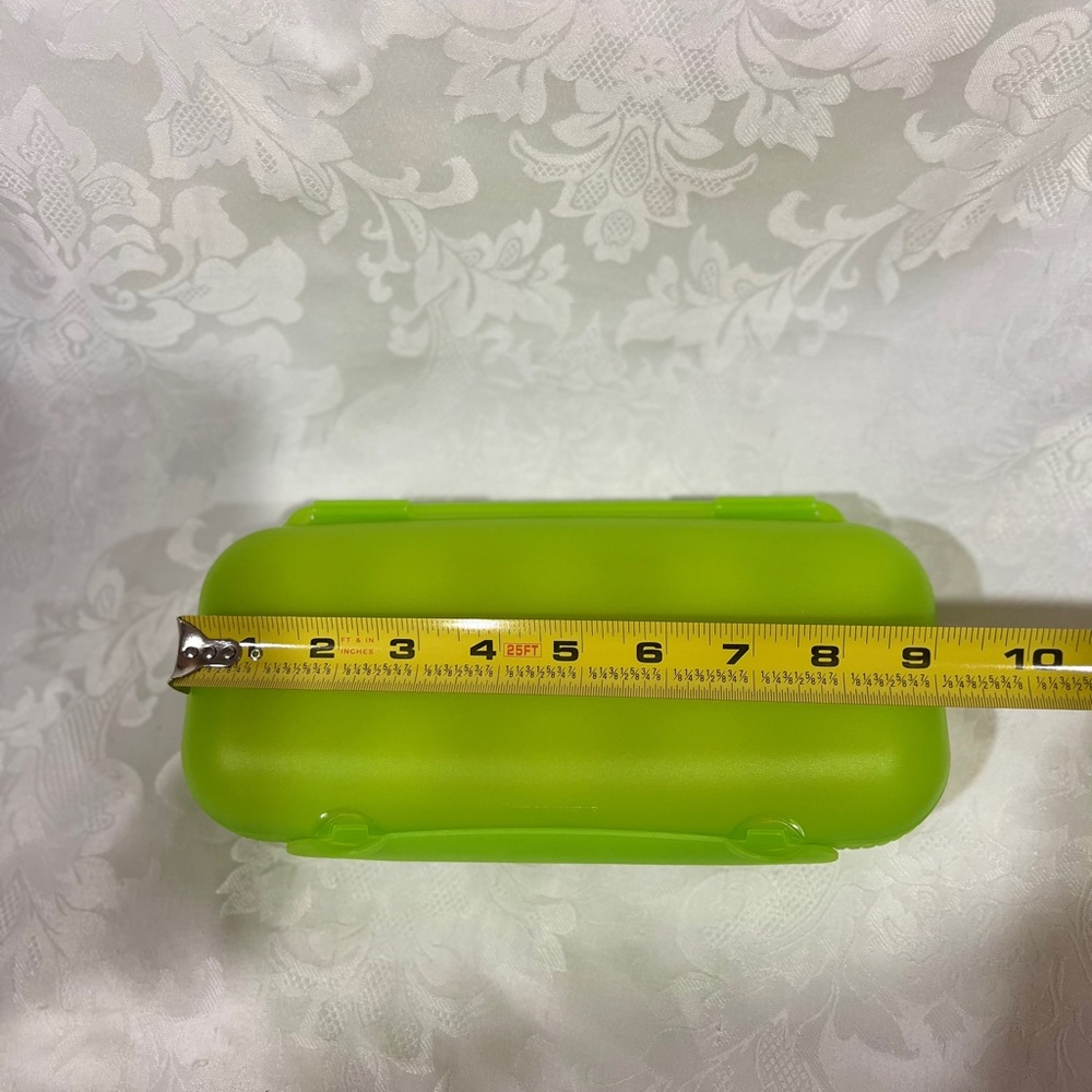 NEW (NIP) Tupperware Egg Storer Portable Case Hard-Shell Storage - Picture 8 of 10